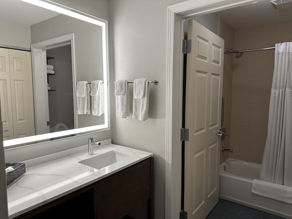 Staybridge Suites Milwaukee West Oconomowoc by IHG - photo 59