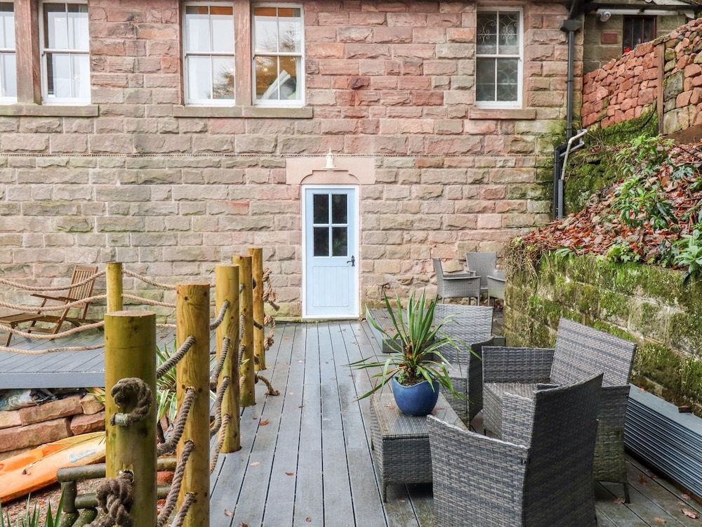 Horton Lodge Boathouse — 4-Star Luxury Hotel in Leek, United Kingdom