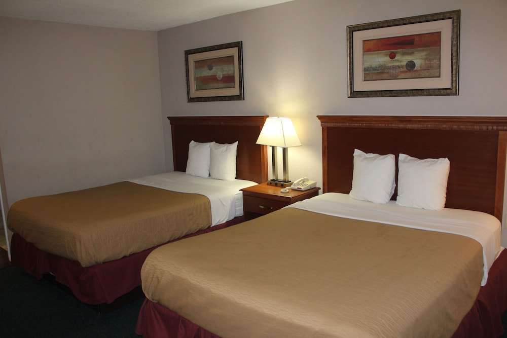 Interstate Motel — hotel in Rensselaer