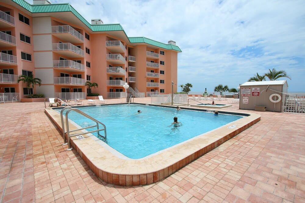Beach Cottage 2301 — 4-Star Luxury Hotel in Indian Shores, United States