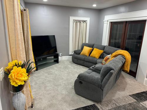 Rooms At Broadway Booking — Minneapolis