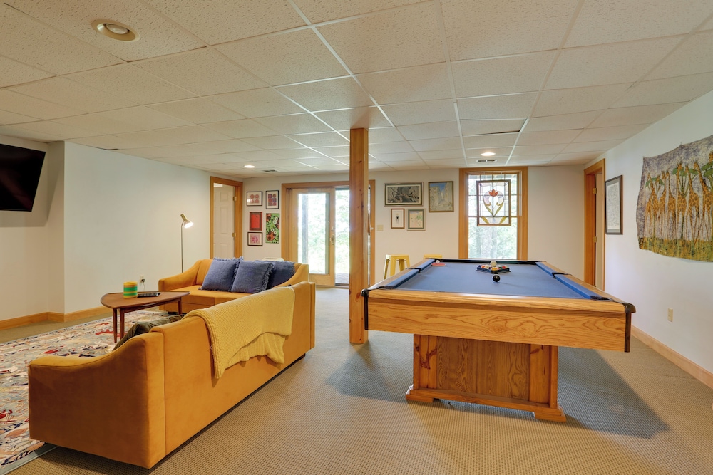 Less Than 1 Mi to Camelback Resort Home with Pool Table - photo 11