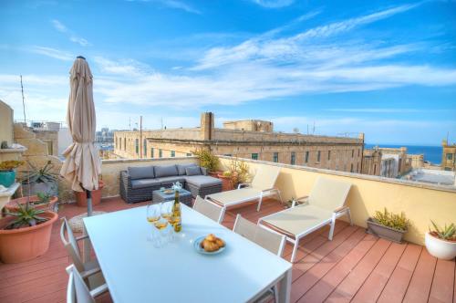 Comfy 1 bedroom Sun terrace & sea views GBUH1 1 — 4-Star Luxury Hotel in Valletta, Malta