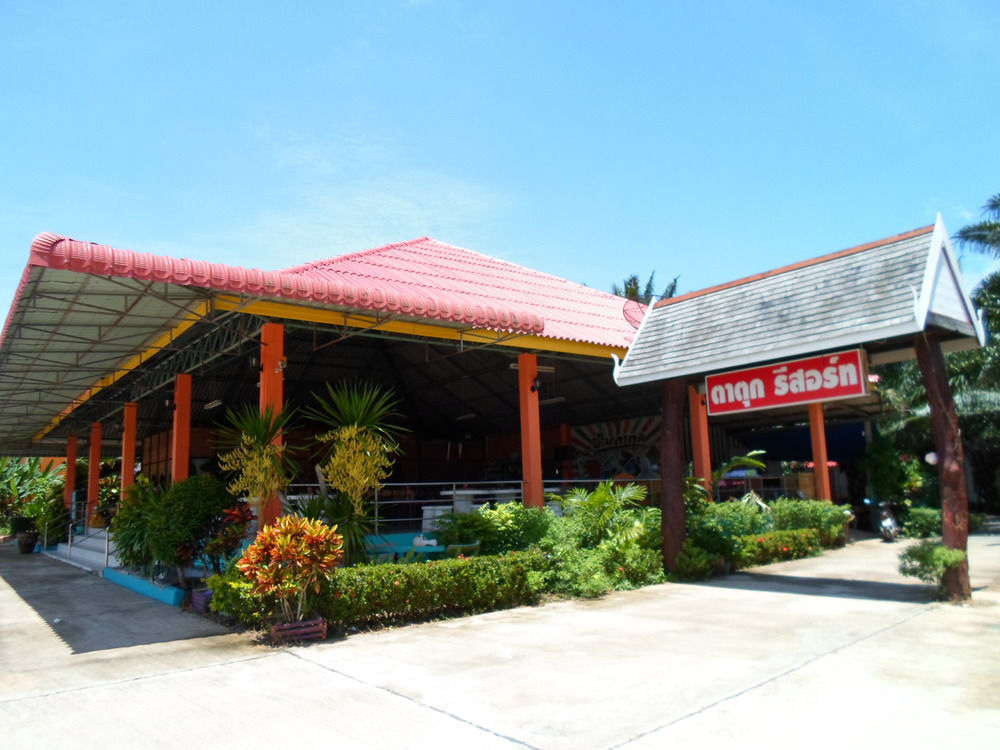 Bantatuk Resort & Restaurant in Phanom, Thailand