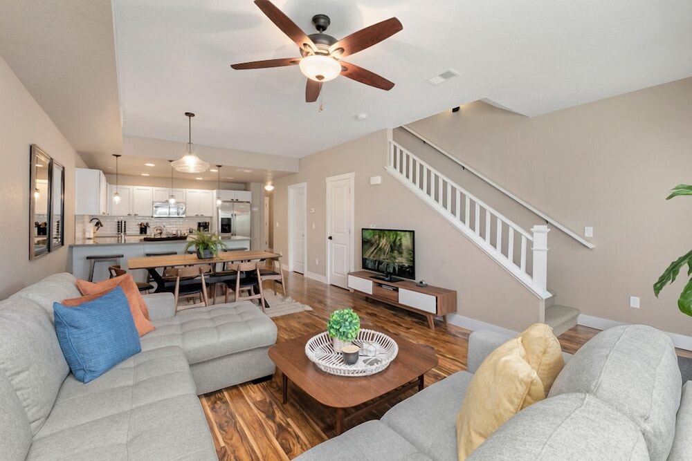 Amazing Urban Townhome near Breweries & River - photo 15