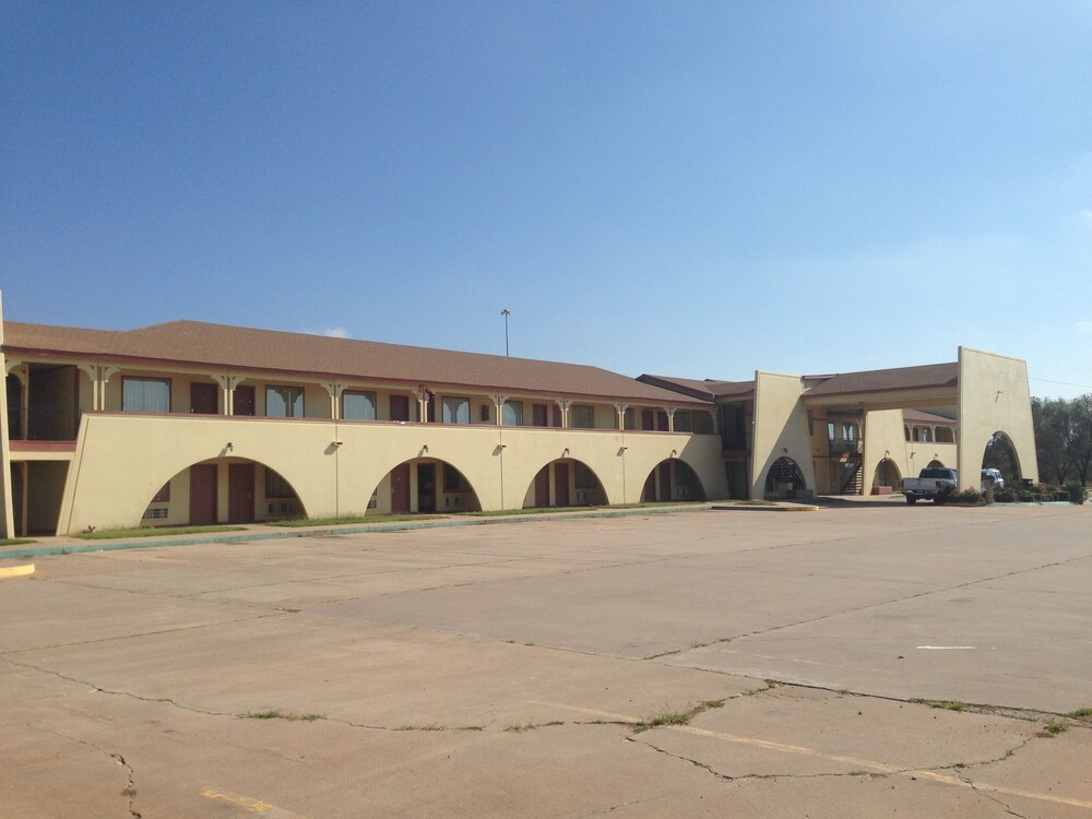 Hometown Inn & Suites — hotel in Elk City