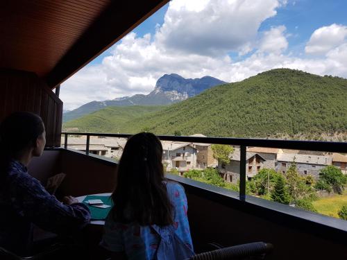 Apartamentos Turmo — 4-Star Luxury Hotel in Labuerda, Spain
