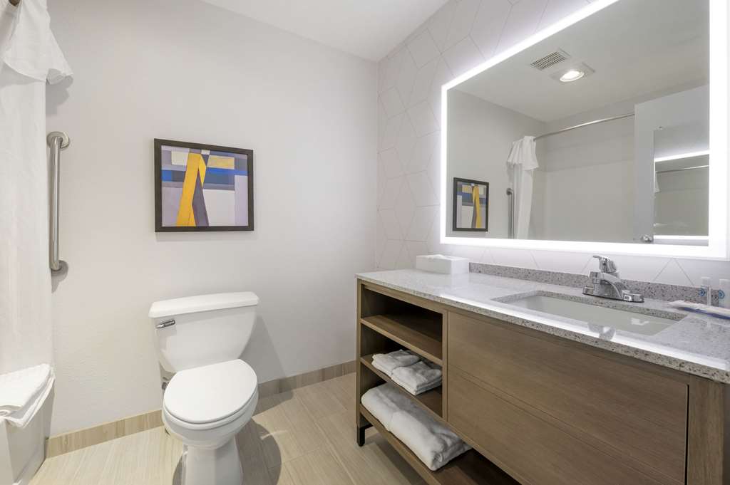 Comfort Inn Edinburgh Columbus - photo 19