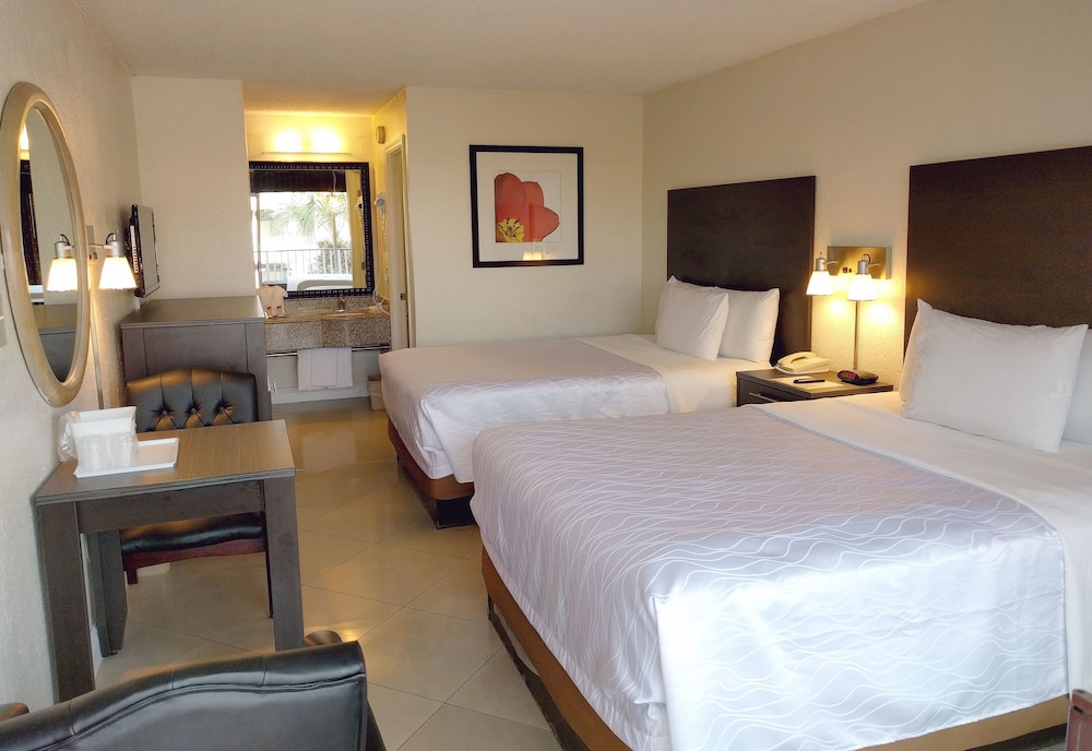 Red Carpet Inn Airport and Cruise Port Hotel Fort Lauderdale - photo 4