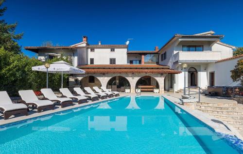 Villa Casa Travertina — 4-Star Luxury Hotel in Tinjan, Croatia