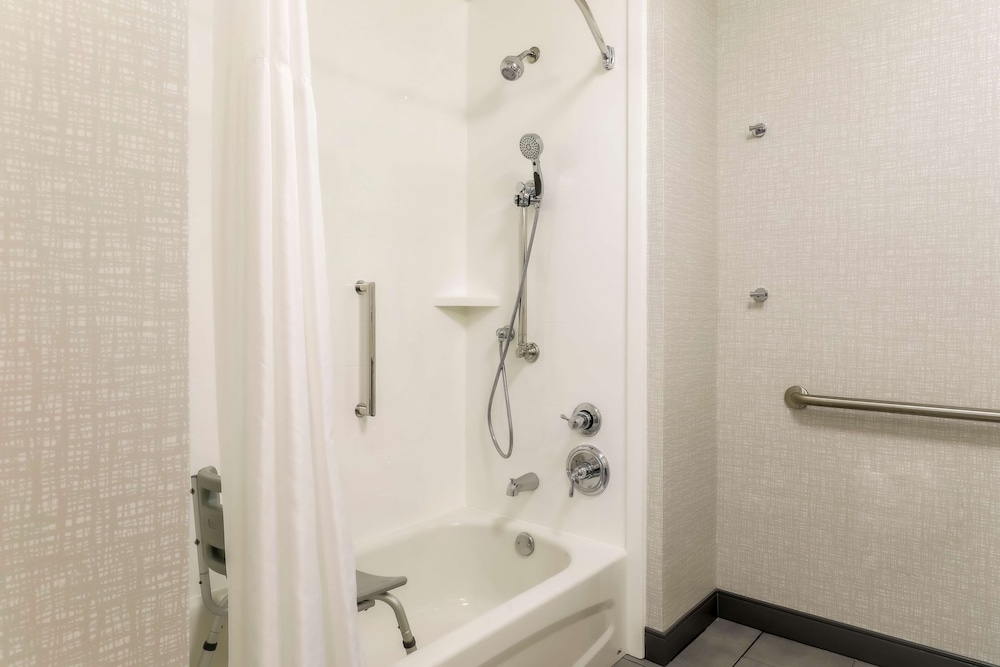 Hampton Inn & Suites Pittsburgh Downtown - photo 22