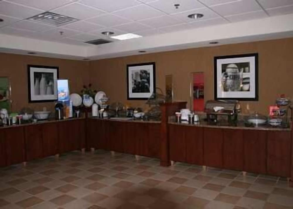 Hampton Inn Garden City - photo 25