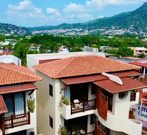 Penthouse Dario Doce King Bed and Pool — 4-Star Luxury Hotel in Ixtapa-Zihuatanejo, Mexico