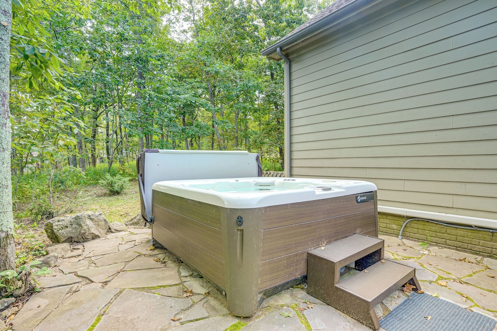 Home w Hot Tub 1 Mi to Wintergreen Resort Slopes - photo 17