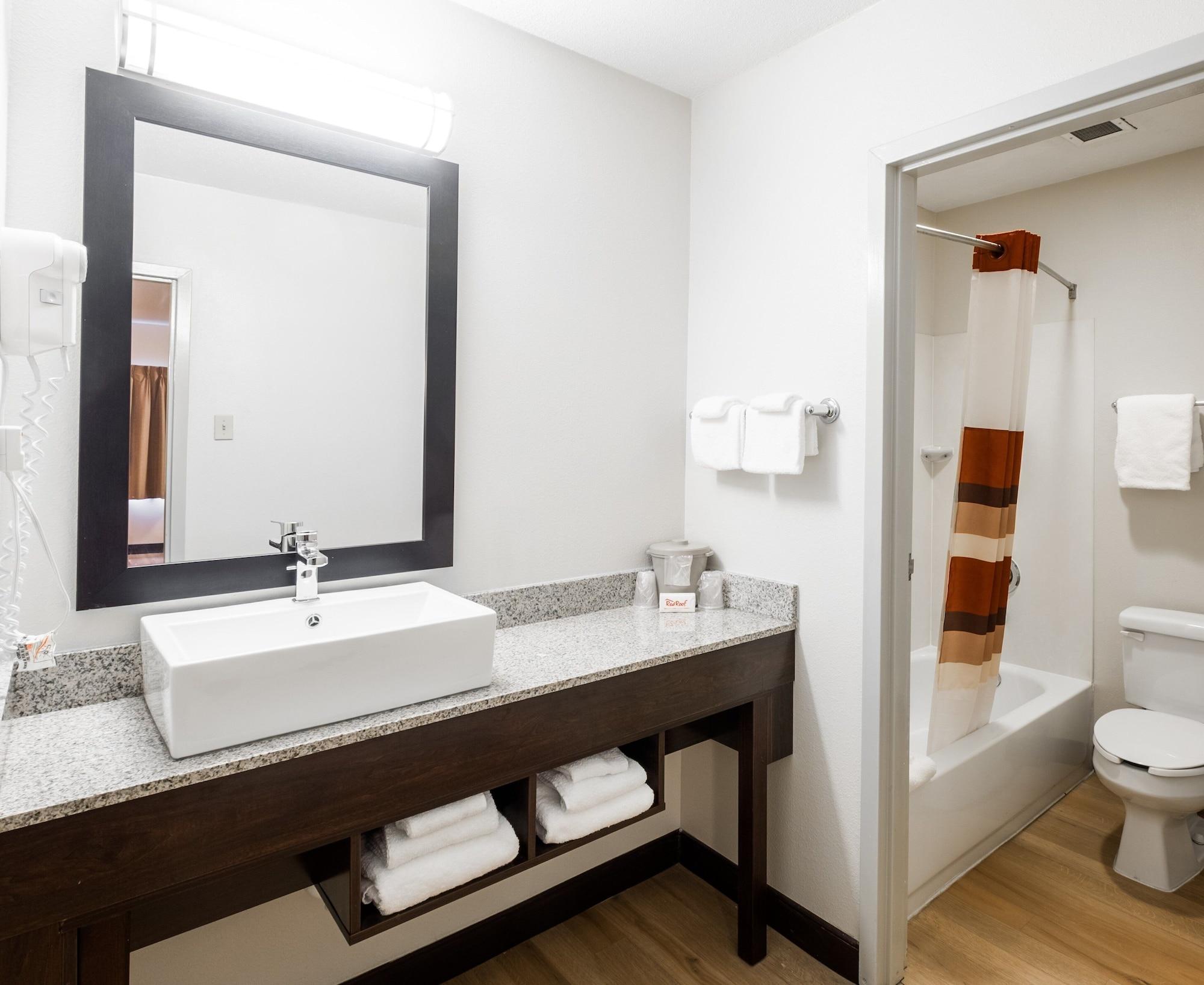 Red Roof Inn PLUS South Deerfield Amherst - photo 29