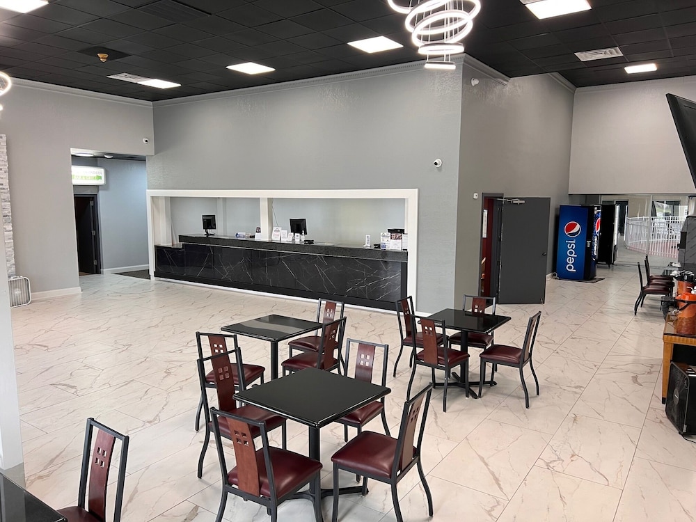Days Inn by Wyndham Rock Falls - photo 3