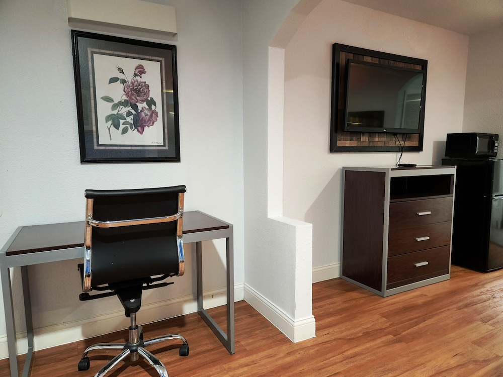 Express Inn Tomball - photo 20