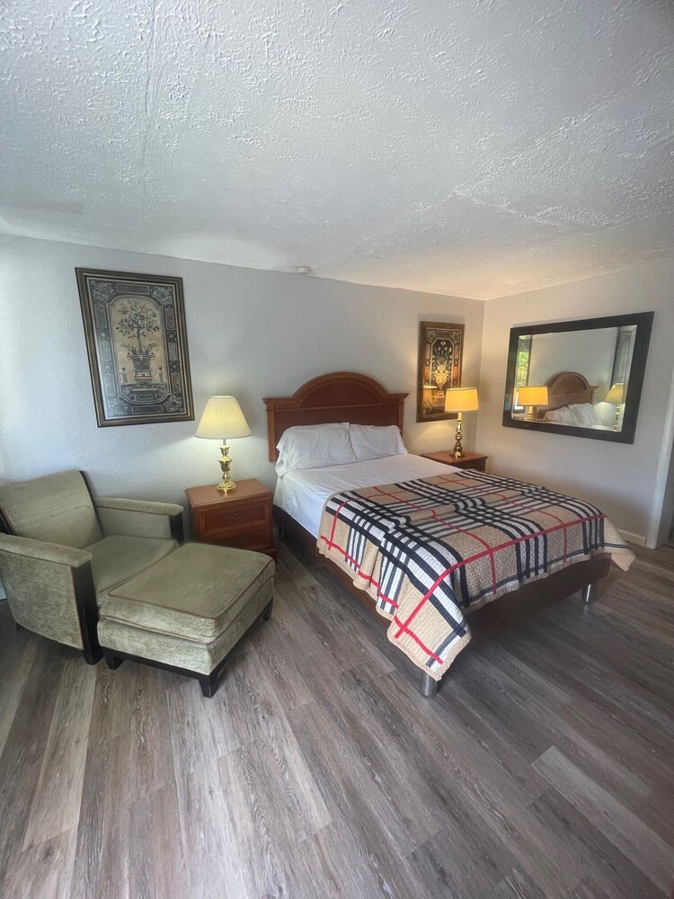 Ans Inn & Suites - photo 16