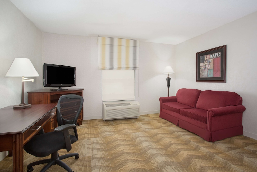 Hampton Inn Siloam Springs - photo 11