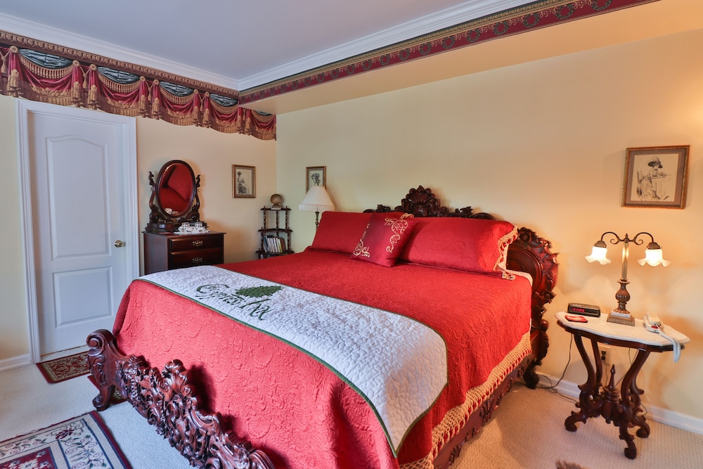 The Cypress Inn Bed & Breakfast - photo 4