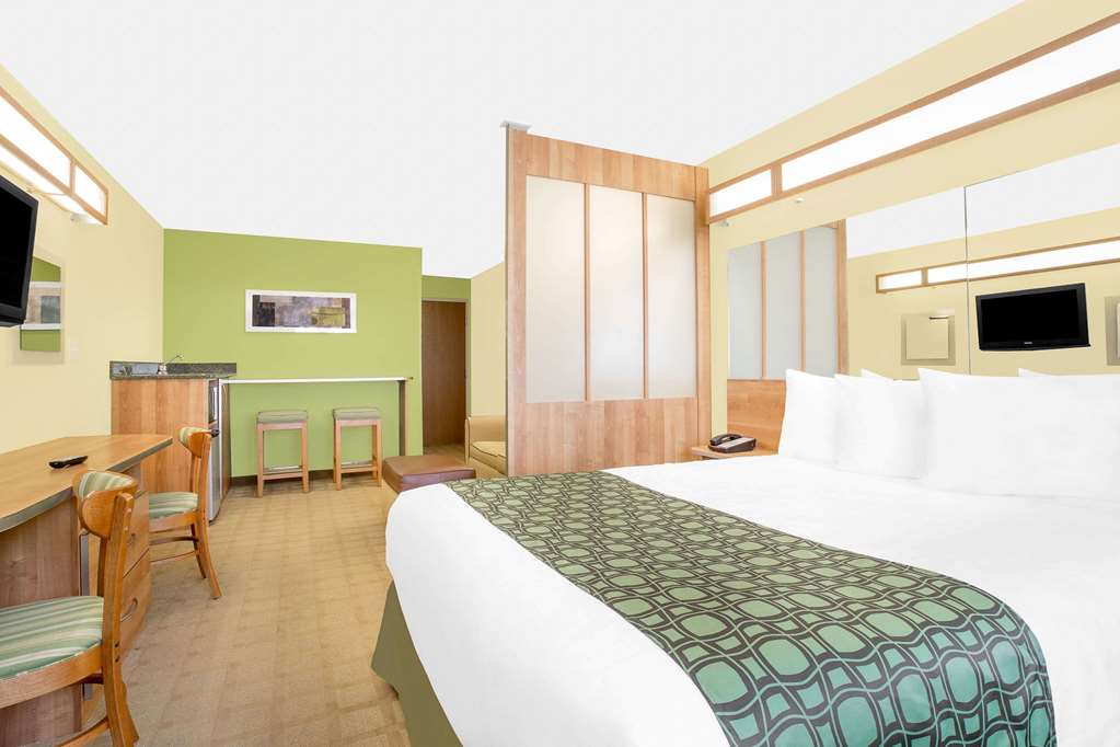 Microtel Inn & Suites by Wyndham Tuscumbia Muscle Shoals - photo 11