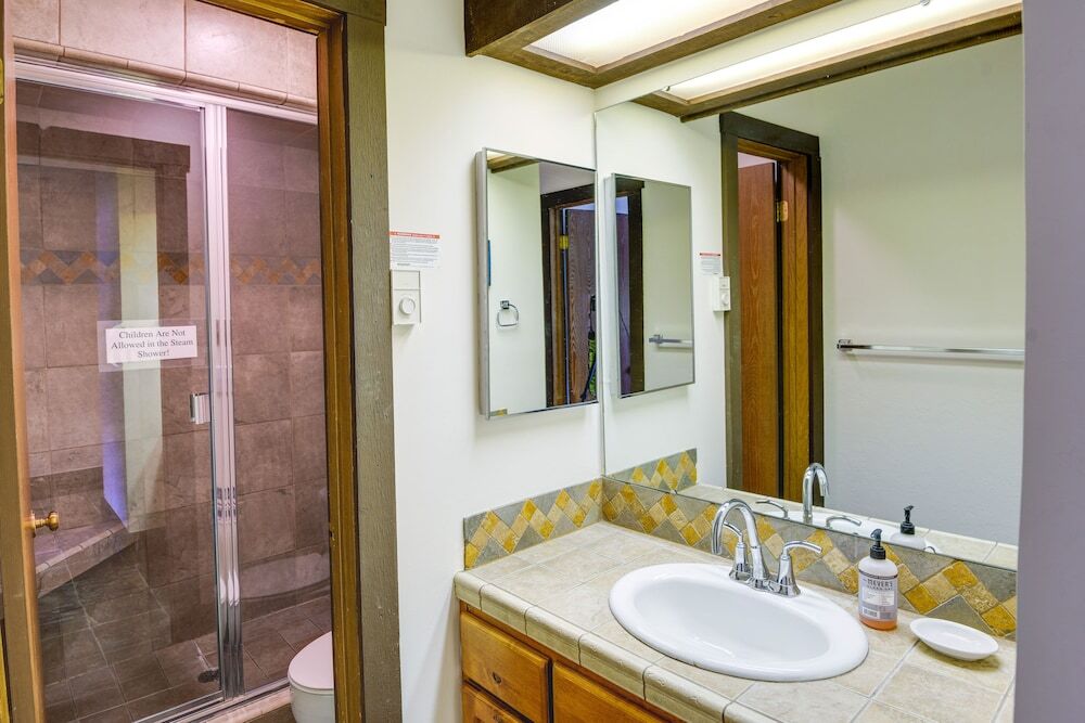 Ketchum Condo w Deck 1 Mi to Sun Valley Resort - photo 10