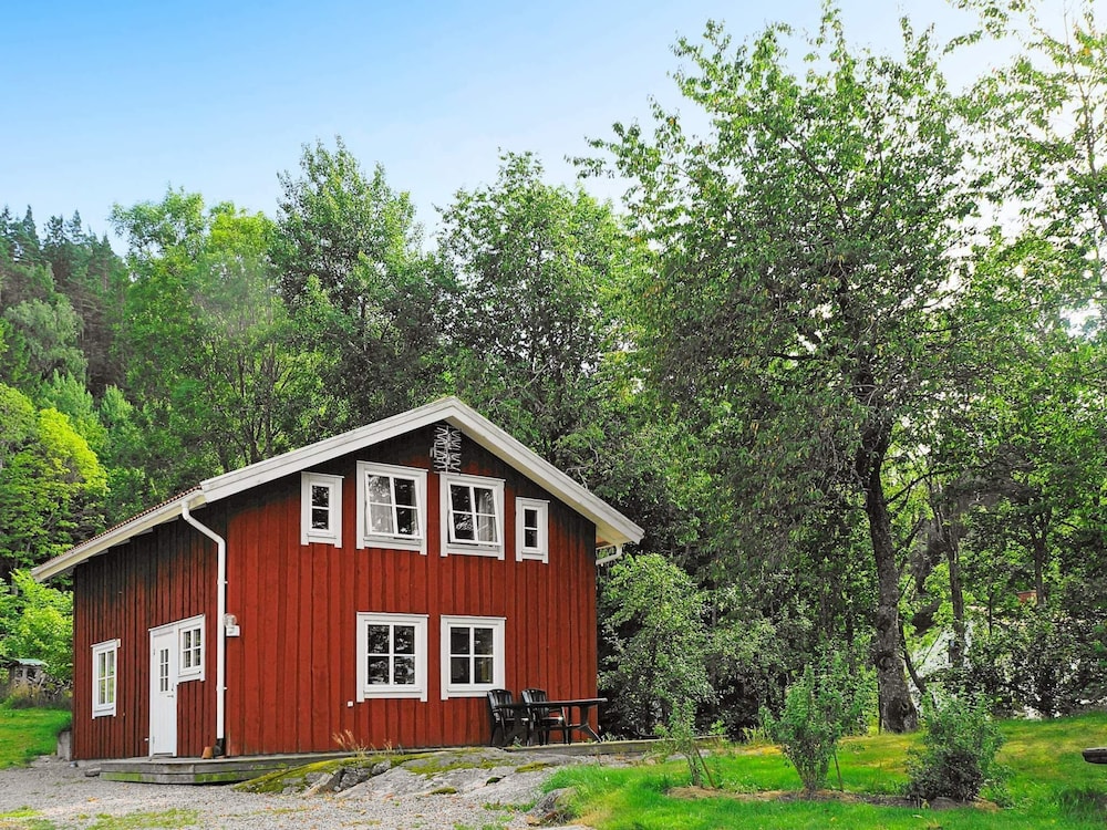 8 person holiday home in UDDEVALLA By Traum — 4-Star Luxury Hotel in Ljungskile, Sweden