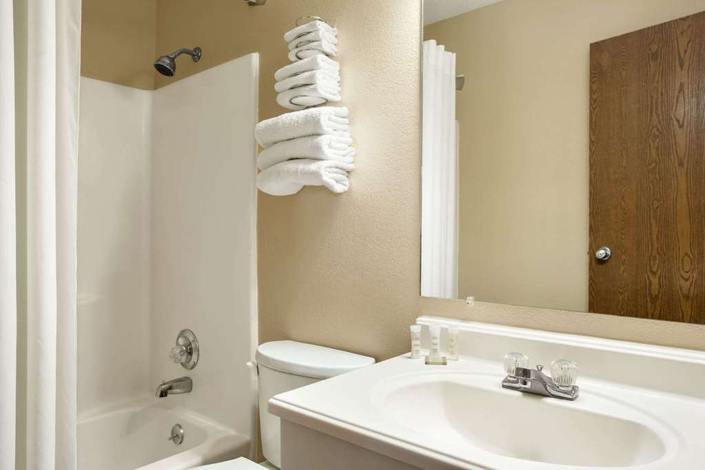 Super 8 by Wyndham Carbondale - photo 11