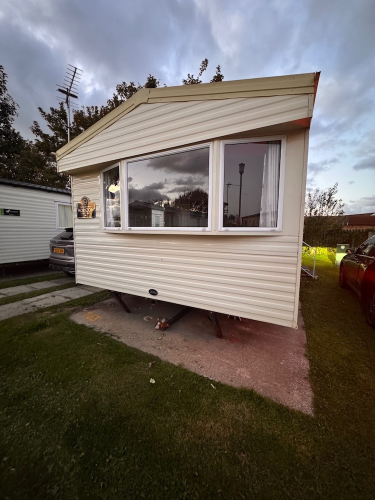 2 Bed Caravan Sleeps 6 Pet Friendly Parking in Abergele, United Kingdom