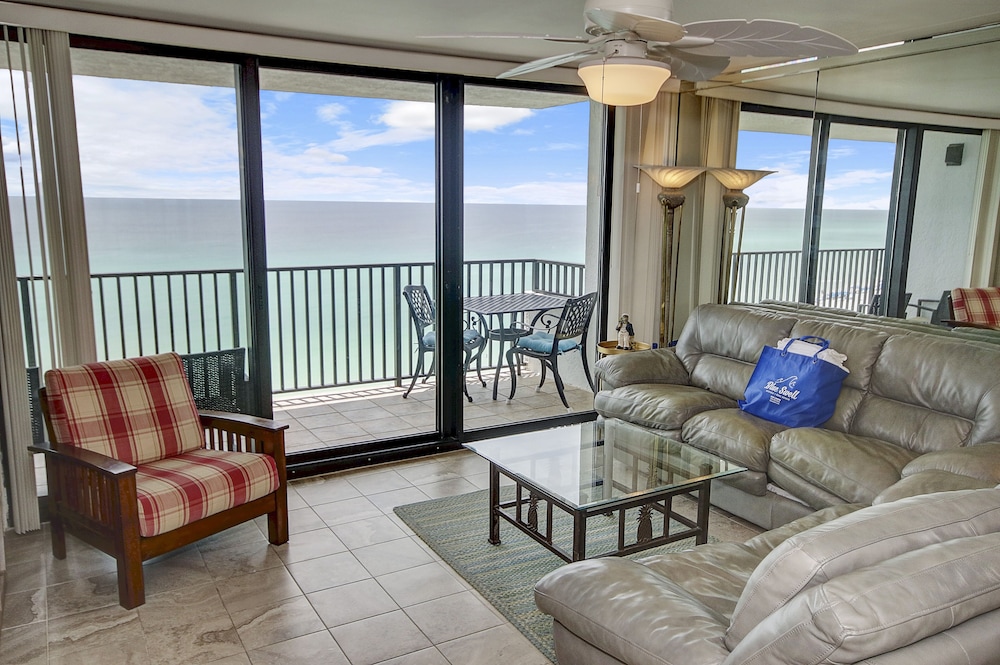 One Seagrove Place 808 Serendipity — 4-Star Luxury Hotel in Seaside, United States