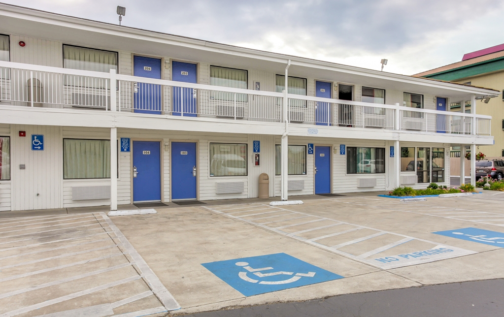 Motel 6 Medford OR North - photo 5