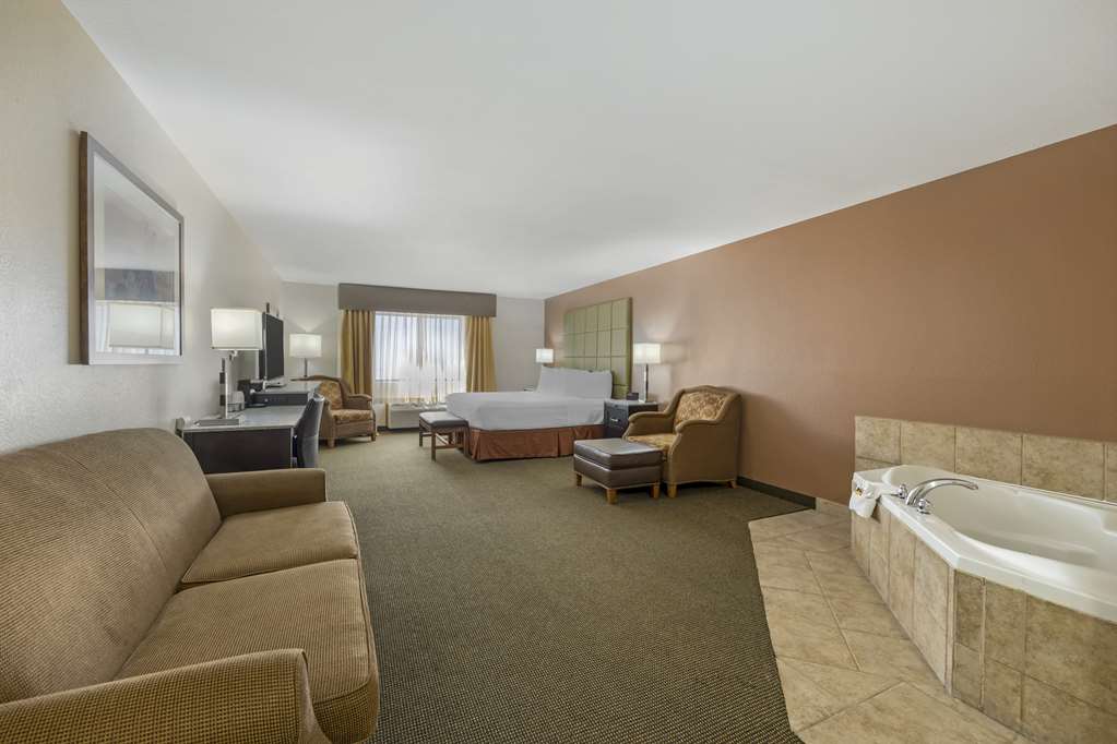 Best Western Plus Country Inn & Suites - photo 28