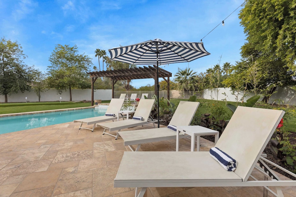 Sleeps 19 7bdr Estate Sports Court Putting Green Pool Farrier by Avantstay - photo 6