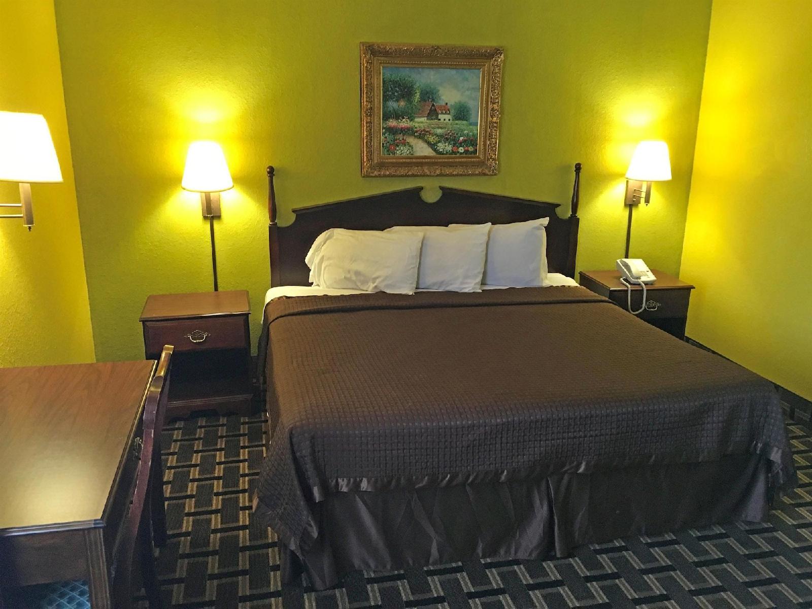 Country Hearth Inn & Suites Bowling Green - photo 7