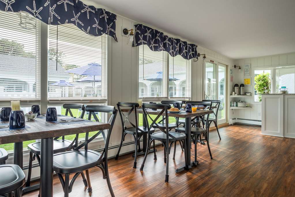 Commodore Inn - photo 18