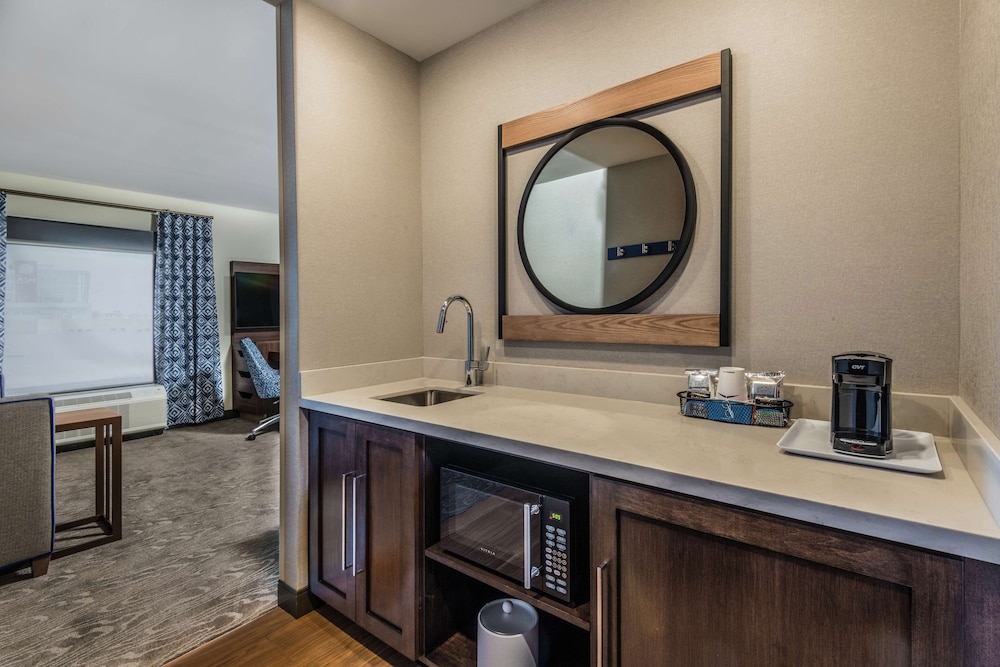 Hampton Inn & Suites Fort Wayne Downtown - photo 17