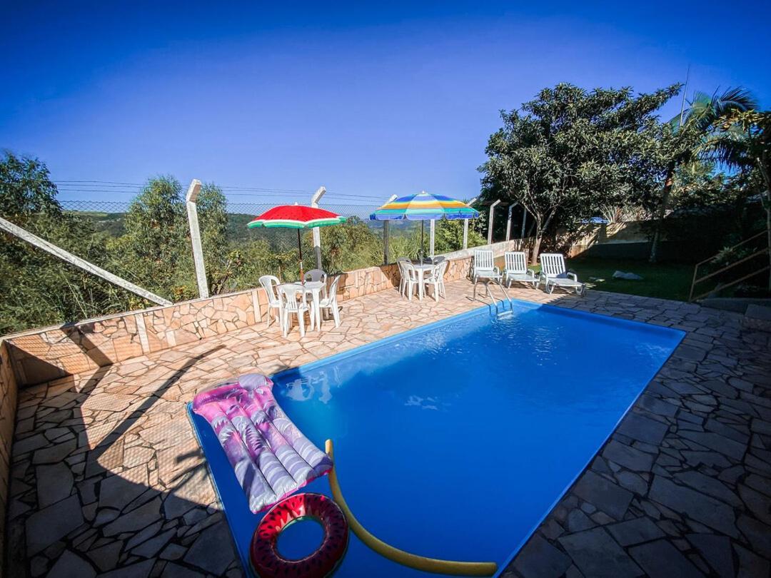 Chacara c piscina e churrasqueira Serra Negra SP in Serra Negra, Brasil