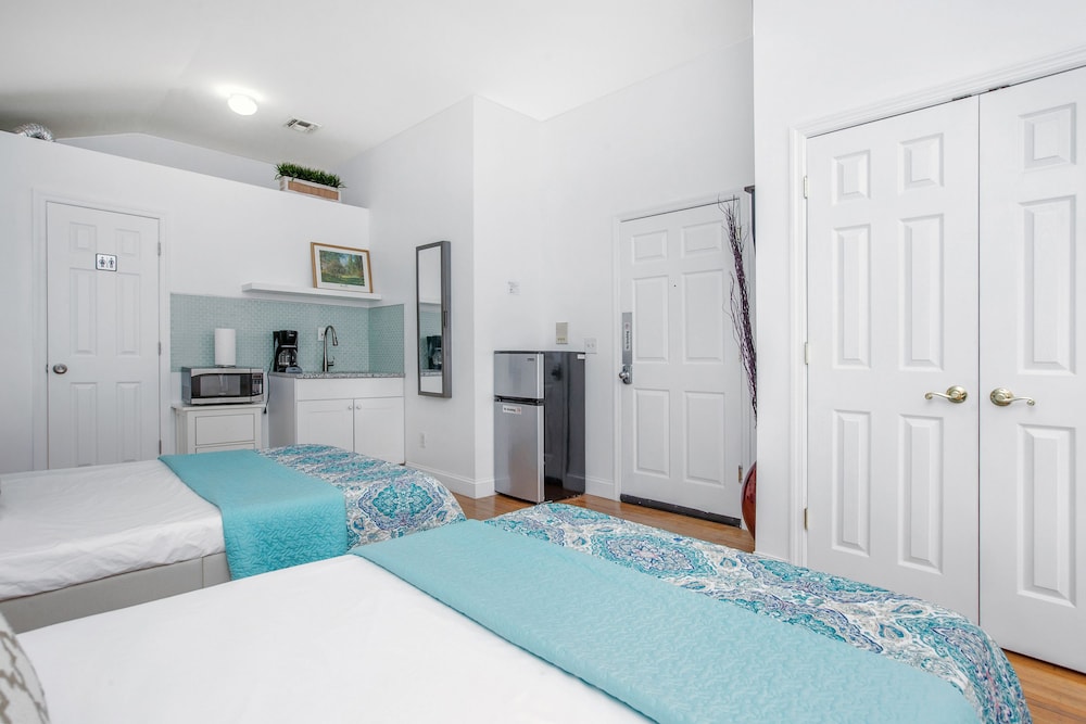 Racpanos Modern Stay on Forrest Street - photo 8
