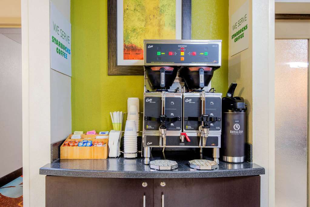 La Quinta Inn & Suites by Wyndham Elkview Charleston NE - photo 49