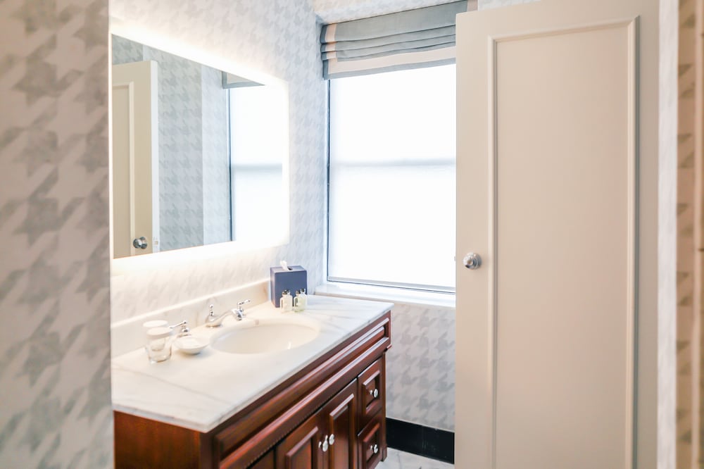 The Dunhill Hotel - photo 22