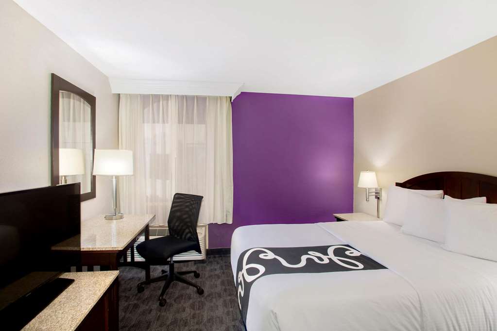 La Quinta Inn & Suites by Wyndham Springfield South - photo 38