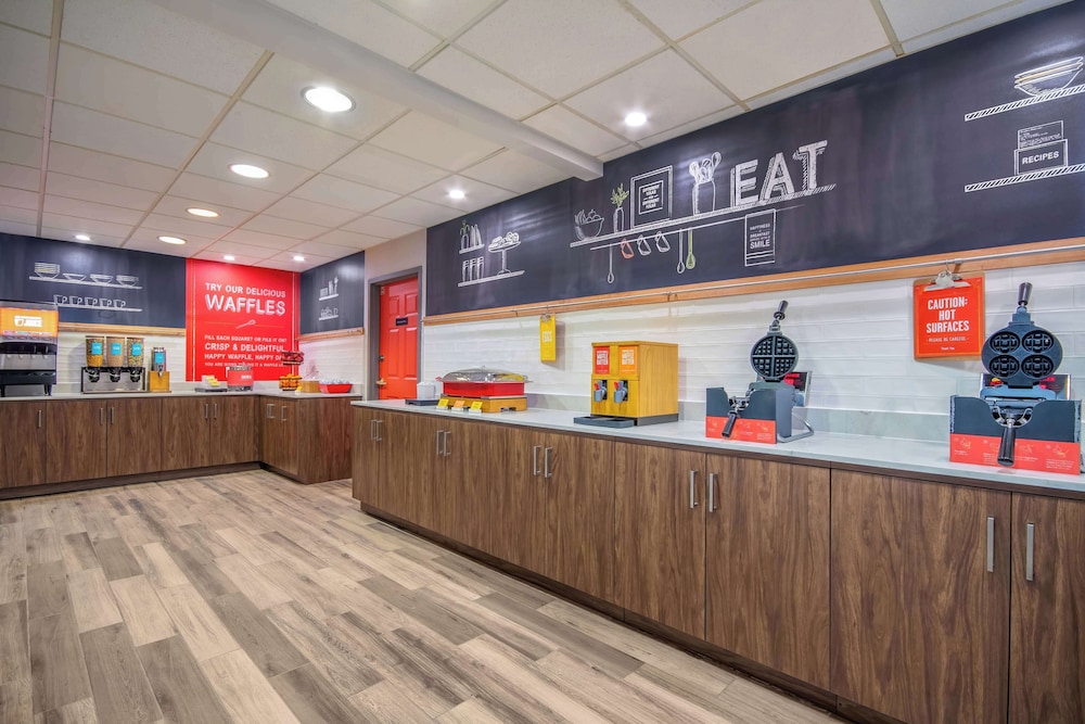 Hampton Inn East Aurora - photo 34
