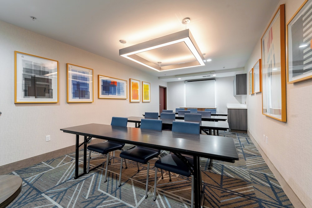 Holiday Inn Express & Suites Frazier Park by IHG - photo 45