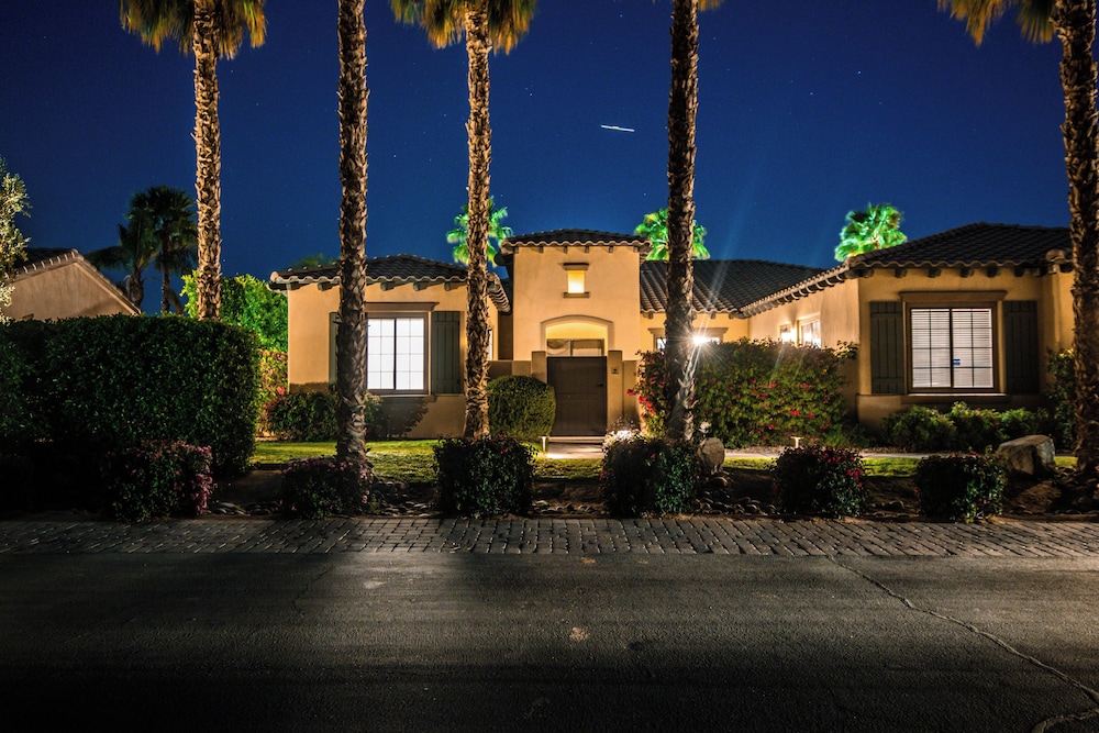 5BR Resort Style Entertainer with Pool Spa BBQ - photo 49
