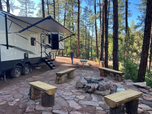 Luxury Glamper Retreat 14 Forest Site — hotel in Payson