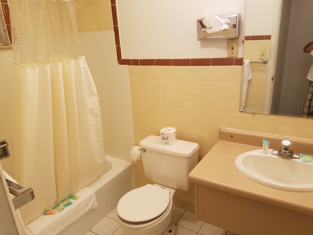 Downtown Xenion Motel - photo 18