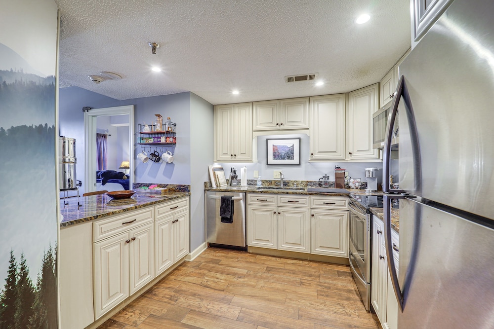 Vacation Rental 3 Mi to Sugar Mountain Resort - photo 24
