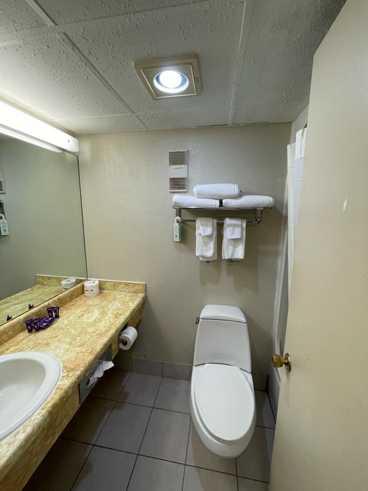 Knights Inn By Capital O Emporia I 35 - photo 19