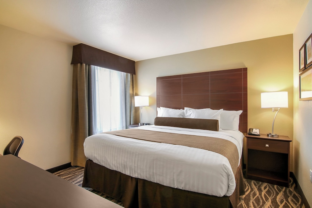 Cobblestone Inn & Suites at UW Stout Downtown Menomonie - photo 22