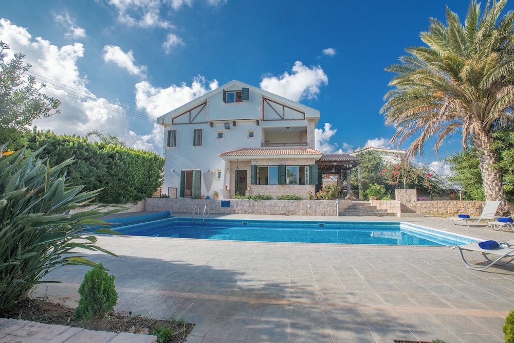 Protaras Holiday Villa Jo78 — 4-Star Luxury Hotel in Paralimni, Cyprus